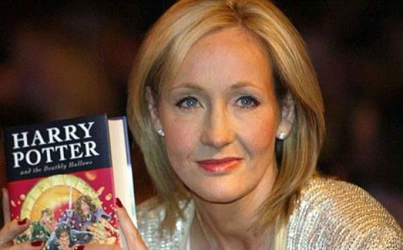 Hvordan kom Joan Rowling opp med Harry Potter?