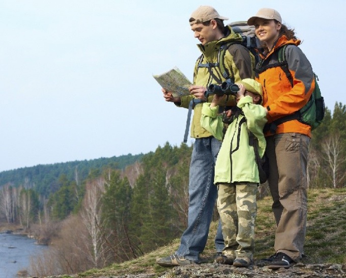 Hvor finner du en guide for trekking i fjellet eller i skogen