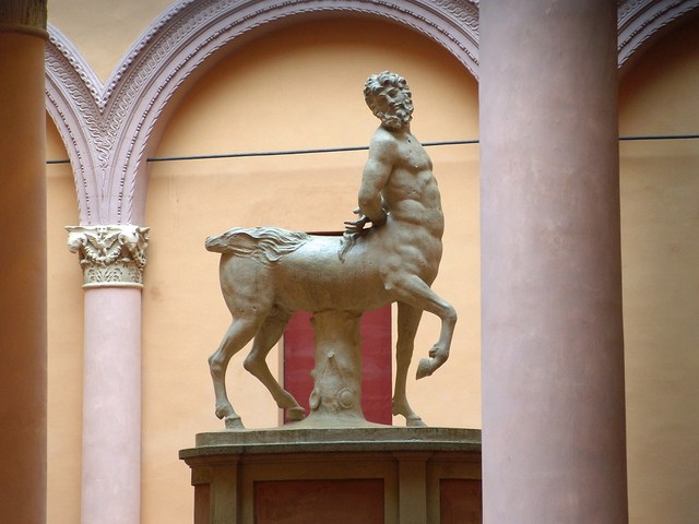 Skulptur av en centaur i museet