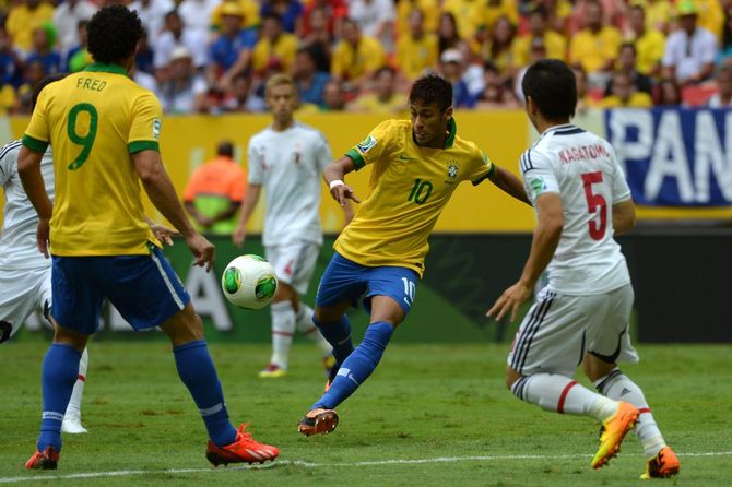 Hvilke lag spiller i 1/8 finalen i mundialya i Brasil